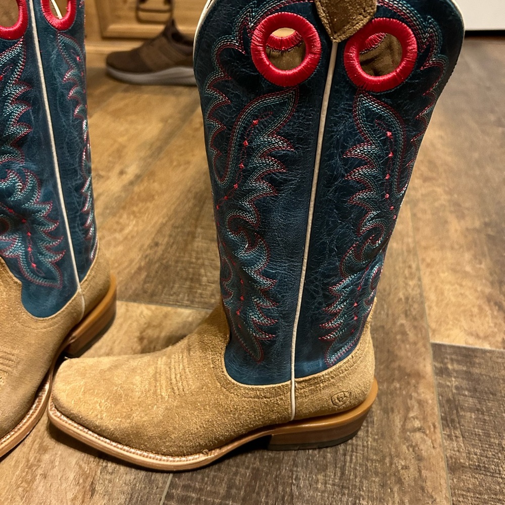 New Ariat Western Boots Size 9